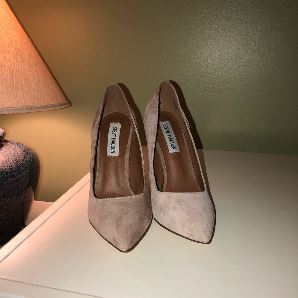 Nude suede Steve Madden pumps
